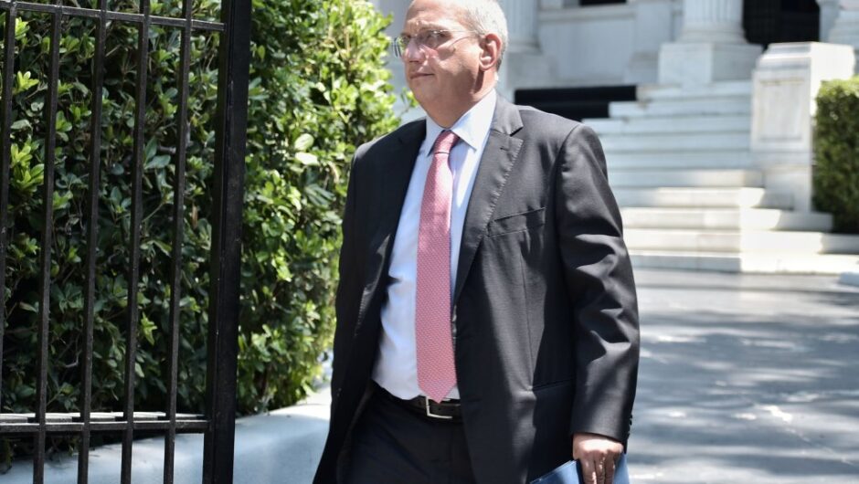 Οικονόμου – Κατσαφάδος τα έκαναν μαντάρα. Και τους ξήλωσαν