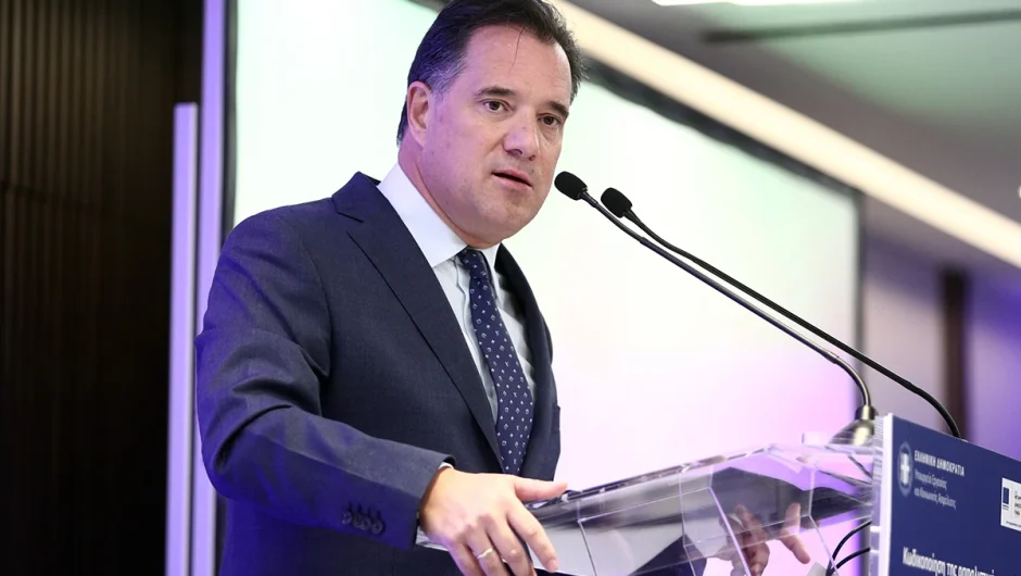 Τα «παράπονα» του Άδωνι για το «πήγαινε – έλα»