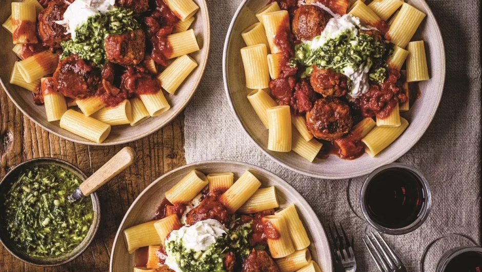 23 λαχταριστές συνταγές με κιμά: όλα τα μυστικά για τέλεια κεφτεδάκια, ζουμερά μπιφτέκια, ζυμαρικά και πίτες