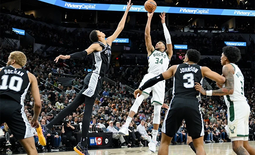 O Giannis έβαλε 44 πόντους στην επική μονομαχία με τον Γουεμπανγιάμα κι έμεινε με το στόμα ανοιχτό – «Δεν έχω δει άλλον έτσι στη ζωή μου»