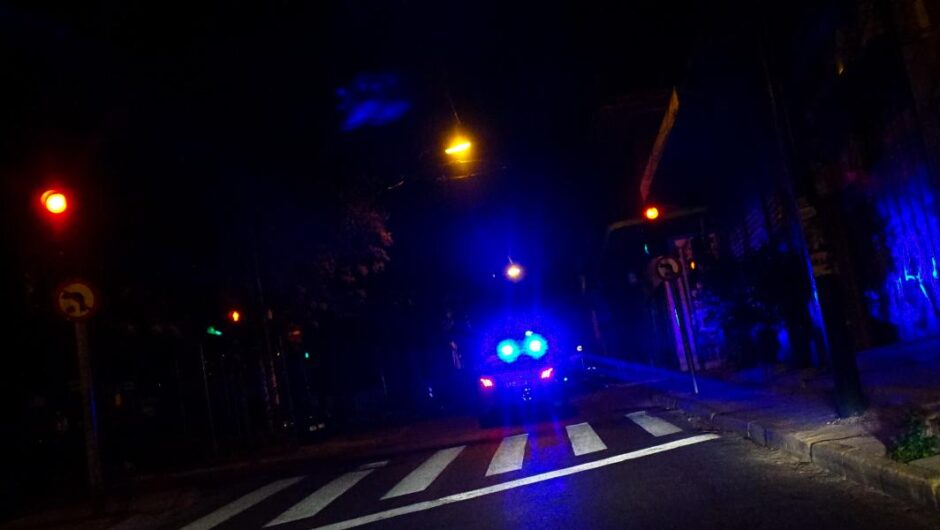 Σαλαμίνα / Αστυνομικοί εκβίαζαν οικοδόμους και καταστηματάρχες – Προστασία για 200 ευρώ την εβδομάδα