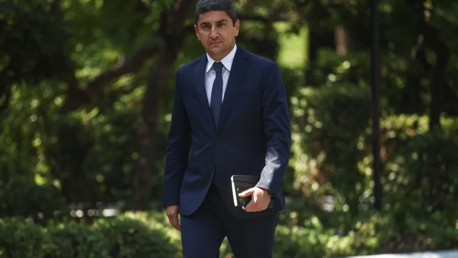 Πάλι «τρέχουν» και δεν φτάνουν για τον Αυγενάκη
