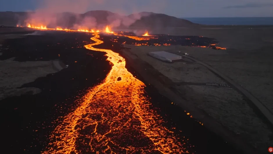 Εικόνα από το ηφαίστειο στην Ισλανδία: «Το χειρότερο σενάριο» – Πώς θα σβήσουν τη λάβα