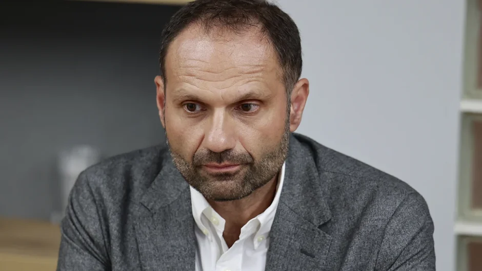 Μανώλης Καπνισάκης: Σπασμένα