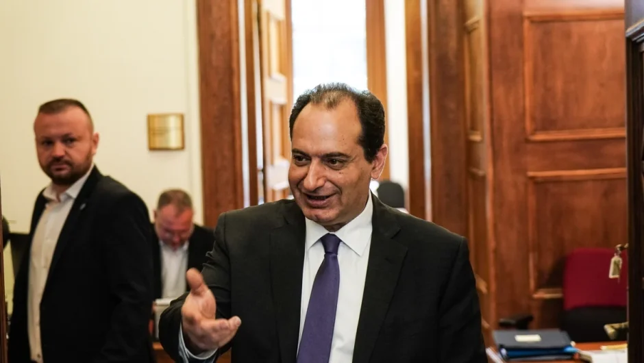 Οι «μουσικές καρέκλες» και ο… «προφήτης» Σπίρτζης