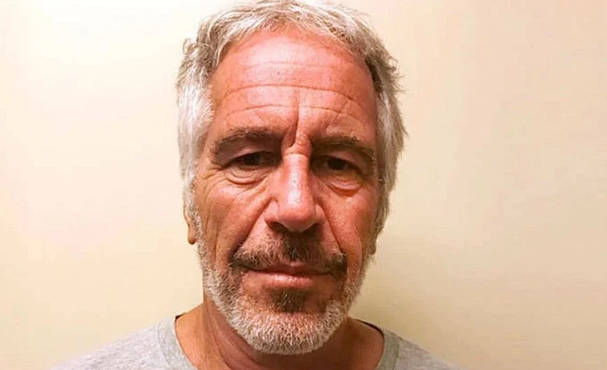 Στο φως τα ονόματα του κύκλου του παιδόφιλου Τζέφρι Έπσταϊν – Πρίγκιπας Άντριου και Μπιλ Κλίντον ανάμεσα σε αυτά