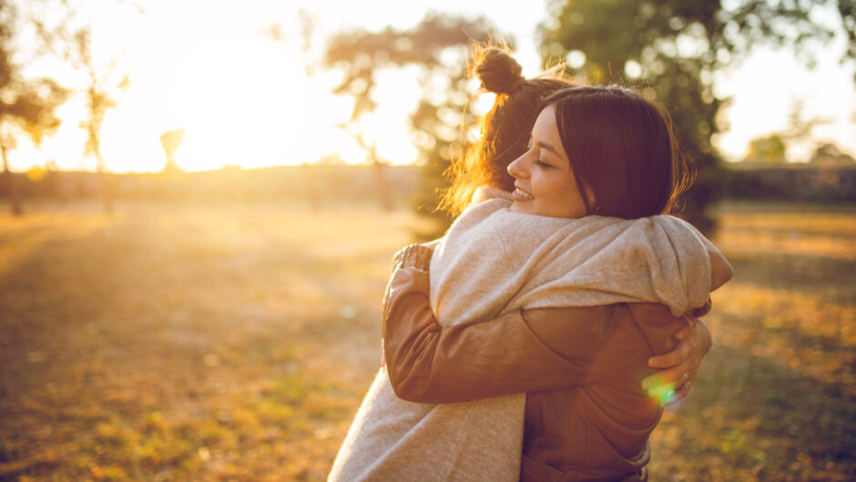 ΚΑΘΗΓΗΤΡΙΑ ΨΥΧΟΛΟΓΙΑΣ ΠΡΟΤΕΙΝΕΙ ΑΠΛΕΣ ΣΥΝΗΘΕΙΕΣ ΠΟΥ ΘΑ ΜΑΣ ΦΕΡΟΥΝ ΠΙΟ ΚΟΝΤΑ ΣΤΗΝ ΕΥΤΥΧΙΑ