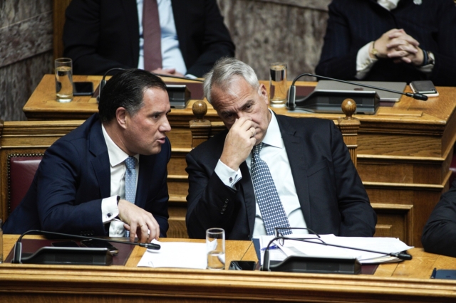 Γάμος ομοφύλων: “Σύμφωνο συμβίωσης” Άδωνι με την καρέκλα και το παιχνίδι του Βορίδη