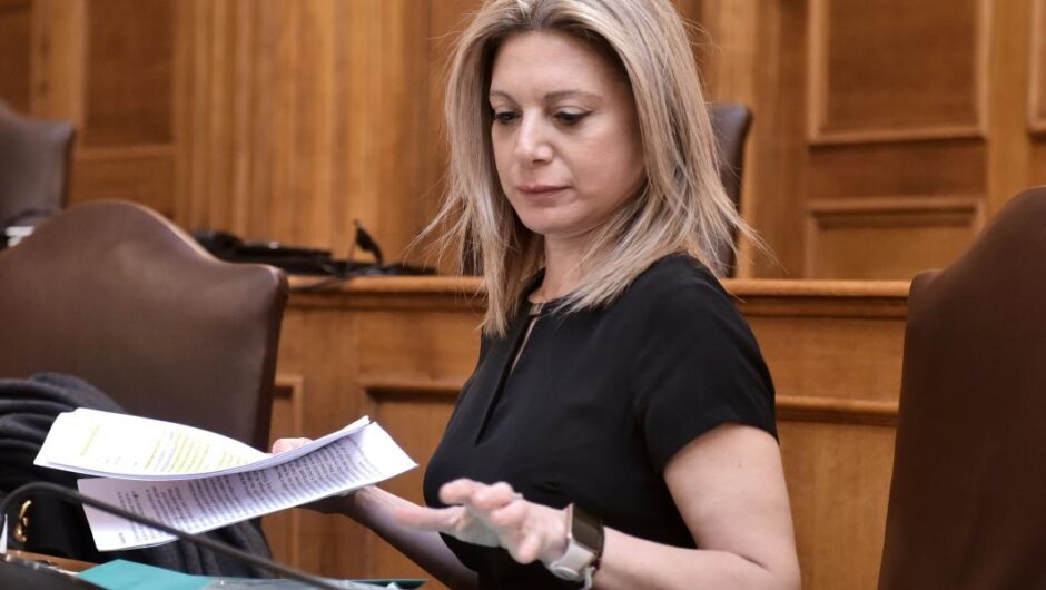 Μαρία Καρυστιανού / «Πρωθυπουργός, υπουργός, ΕΡΓΟΣΕ, Hellenic Train συνένοχοι στο έγκλημα των Τεμπών»