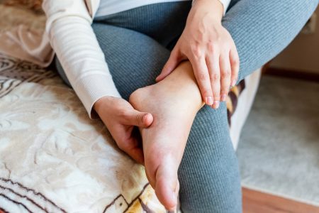 6 ΤΡΟΠΟΙ ΝΑ ΜΕΙΩΣΕΙΣ ΤΗΝ ΚΑΤΑΚΡΑΤΗΣΗ ΥΓΡΩΝ