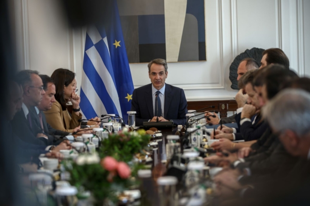 Γάμος με την υποκρισία: Διυλίζουν το κουνούπι, καταπίνουν την καμήλα…