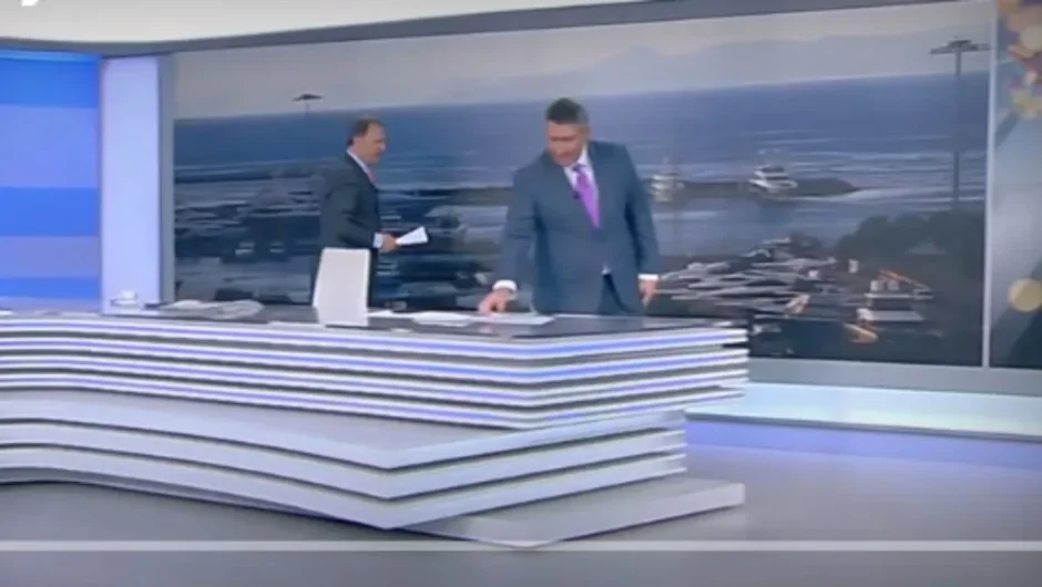 4 φέτες ο Δημήτρης Οικονόμου, 4 φέτες ο Ακης Παυλόπουλος