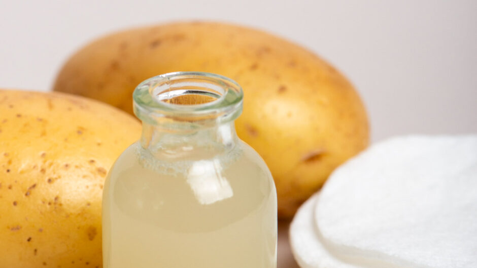 ΔΕΝ ΘΑ ΠΙΣΤΕΨΕΙΣ ΤΙ ΚΑΝΕΙ Η ΠΑΤΑΤΑ ΣΤΙΣ ΚΗΛΙΔΕΣ ΤΟΥ ΔΕΡΜΑΤΟΣ