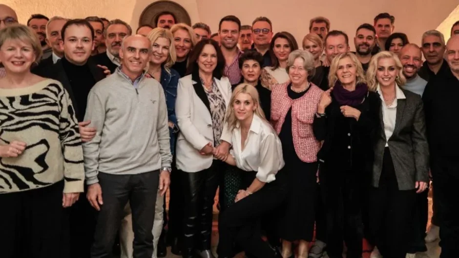 ΣΥΡΙΖΑ: Η οικογενειακή φωτογραφία της σύσκεψης στις Σπέτσες – Οι εισηγήσεις των βουλευτών για το «Εθνικό Σχέδιο για το Ελληνικό Όνειρο»