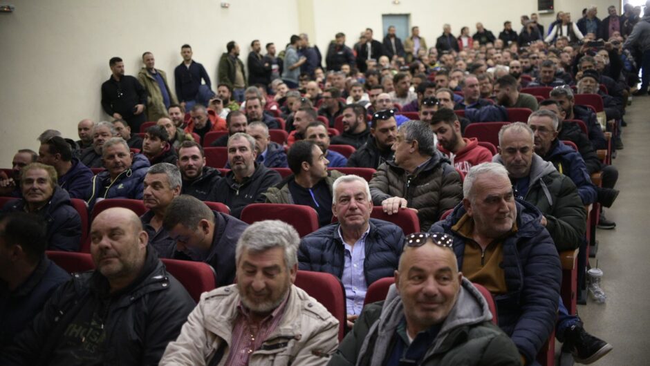 Λάρισα: «Ώρα αποφάσεων» για τους αγρότες – Κατάμεστο το Πολιτιστικό Κέντρο της Νίκαιας για την κρίσιμη σύσκεψη (φωτό – βίντεο)