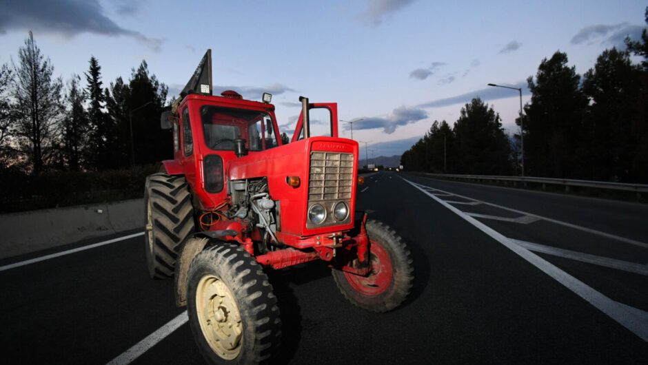 Αγρότες: Τέσσερις ημέρες σκοπεύουν να παραμείνουν με τα τρακτέρ στην πλατεία Συντάγματος