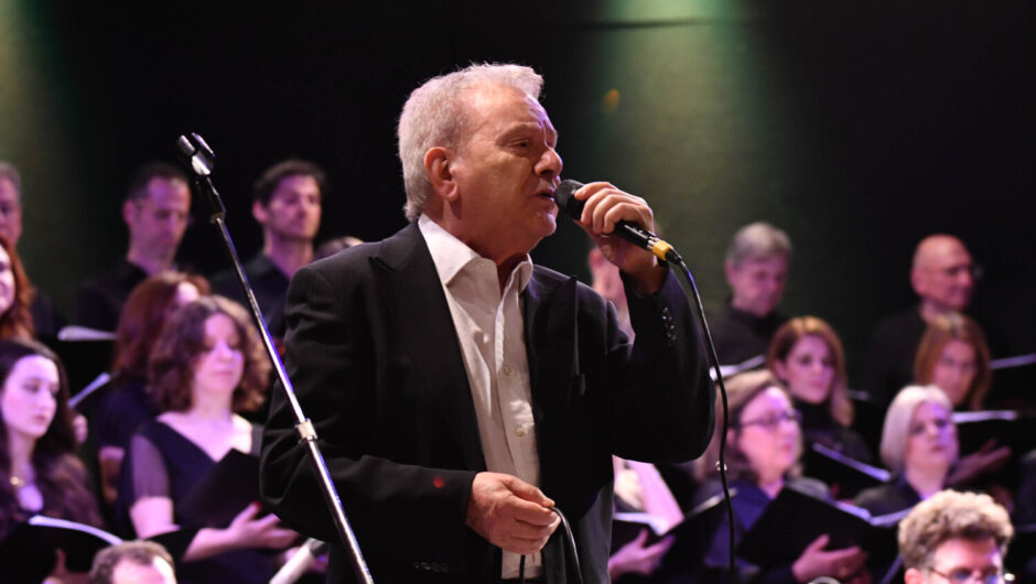 «Με μία κιβωτό τραγούδια» στη Λάρισα ο Μανώλης Μητσιάς (φωτ. & βίντεο)