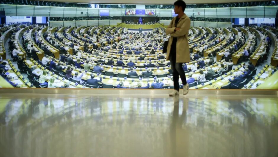 Ευρωκοινοβούλιο: Πέρασε η οδηγία κατά SLAPPs σε βάρος δημοσιογράφων