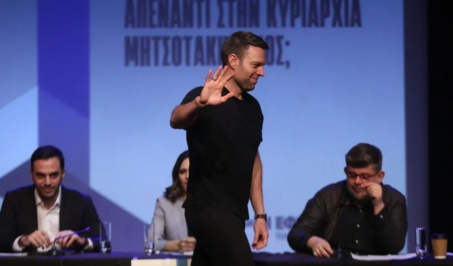 Κεντροαριστερά: Ο Κασσελάκης έκλεψε την παράσταση στην εκδήλωση για τον αντίπαλο του Μητσοτάκη