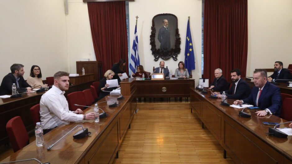 Επιζήσας στην Εξεταστική: «Δεν υπάρχει δικλείδα ασφαλείας για το πώς δύο τρένα μπαίνουν σε αντίθετη γραμμή»