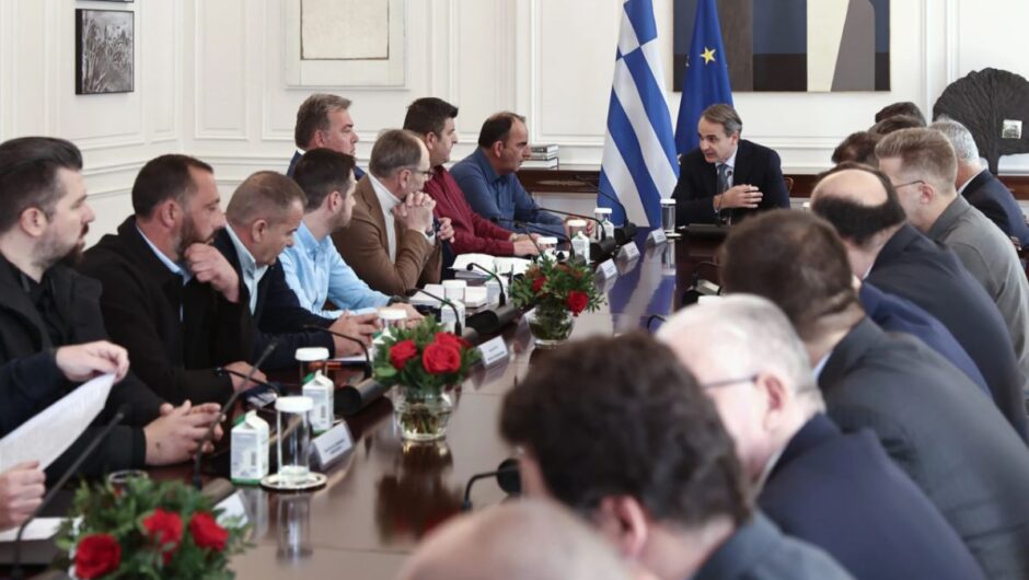 «Διάσπαση» στο αγροτικό μέτωπο προσδοκά το Μαξίμου – Νέα σύσκεψη για τη Θεσσαλία, νέες δεσμεύσεις για διάλογο