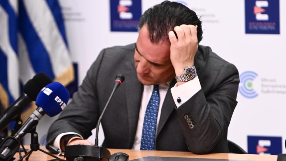 Άδωνις Γεωργιάδης / Βήμα βήμα ξεδιπλώνει το σχέδιο διάλυσης του δημόσιου συστήματος Υγείας