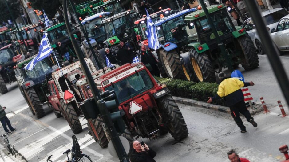 Αγρότες / Μπλόκα με τρακτέρ από τον Έβρο έως την Κρήτη – «Θα πλημμυρίσουμε την Αθήνα»