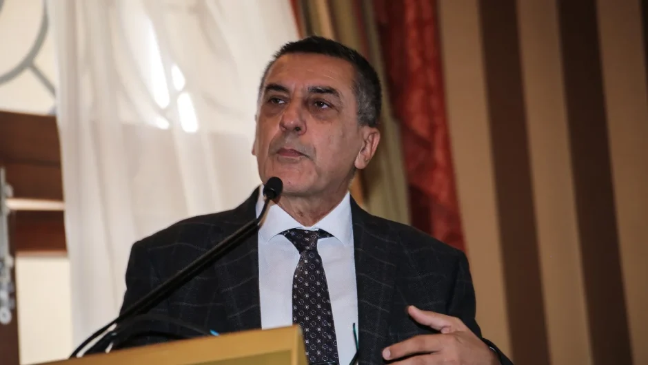 Δημήτρης Κουρέτας: 216 λέξεις