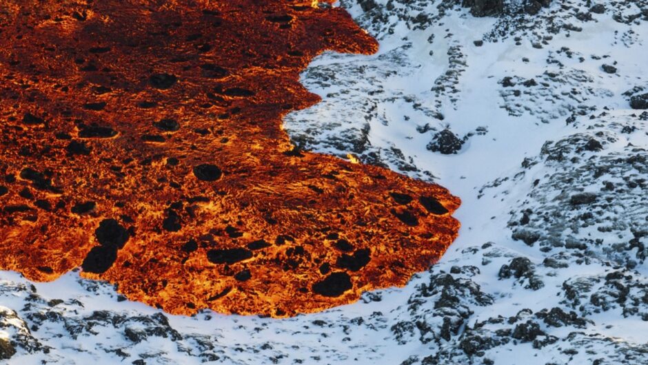 Ισλανδία: Εντυπωσιακές εικόνες από την έκρηξη του ηφαιστείου Γκρίνταβικ