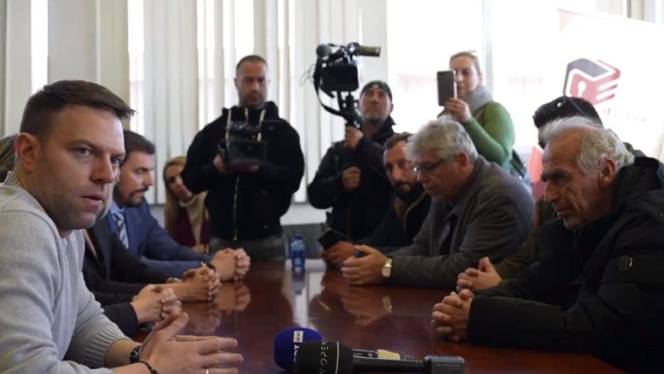 Στέφανος Κασσελάκης σε αγρότες / «Πρέπει τα ολιγοπώλια να σπάσουν, πρέπει να μπει πλαφόν στην κερδοφορία»