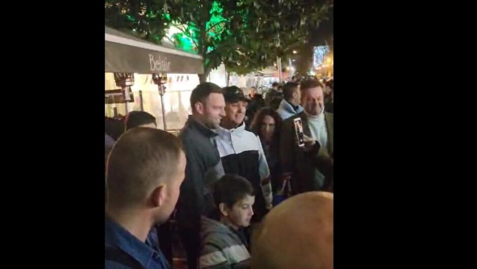 Στέφανος Κασσελάκης / Η θερμή υποδοχή στα Τρίκαλα – Πλήθος κόσμου τον περίμενε (βίντεο)