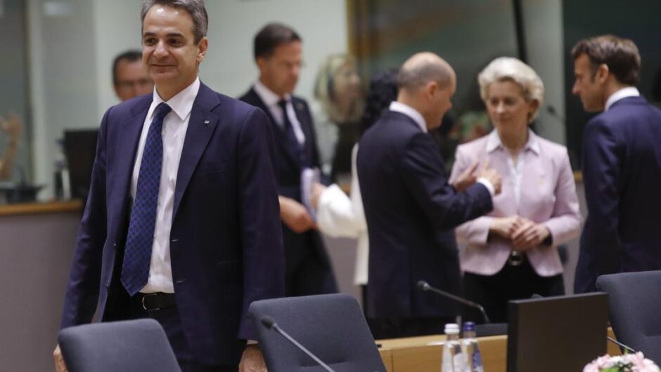 Politico για Μητσοτάκη / Διχάζει τη ΝΔ για μια καλή θέση στις Βρυξέλλες