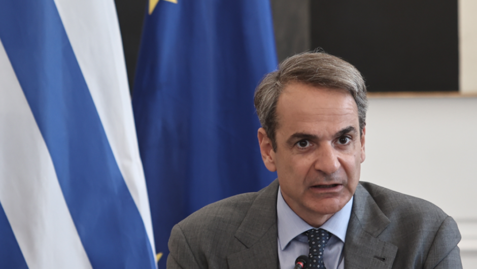 Η κοινωνία δείχνει