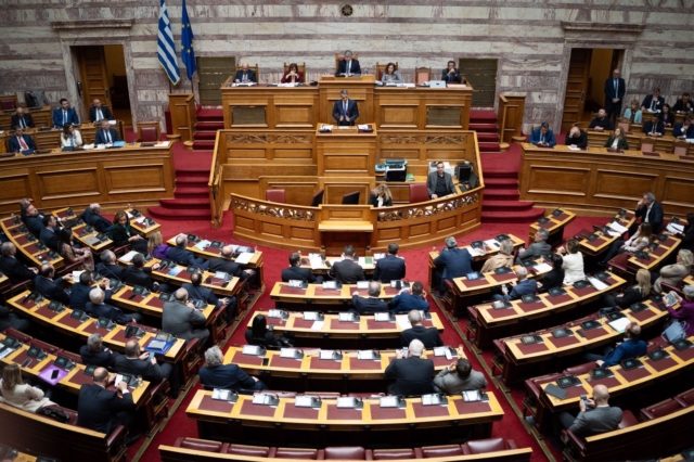 Οι “αντιστασιακοί του γάμου”, το κουνούπι και η καμήλα…