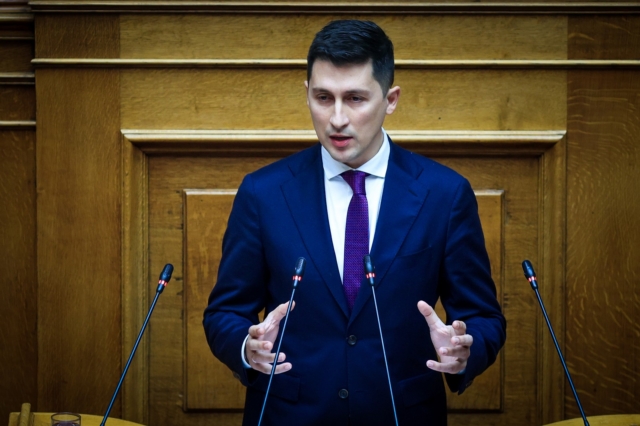 Αρχιμανδρίτης έδιωξε τον Χρηστίδη γιατί ψήφισε το γάμο ομοφύλων – Οργή του ΠΑΣΟΚ και του βουλευτή