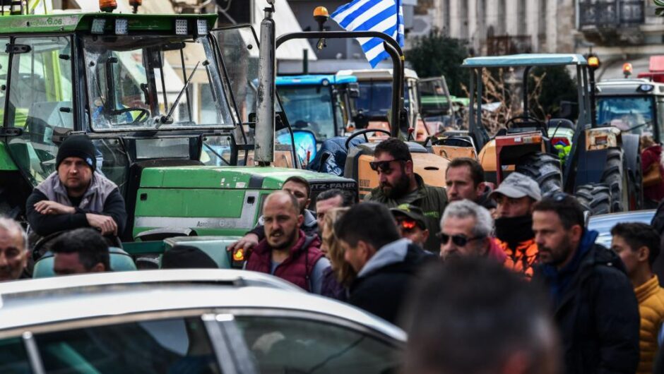 Αγρότες / Ζεσταίνουν τις μηχανές για την κάθοδο στην Αθήνα – «Εργαλείο αγώνα το τρακτέρ»