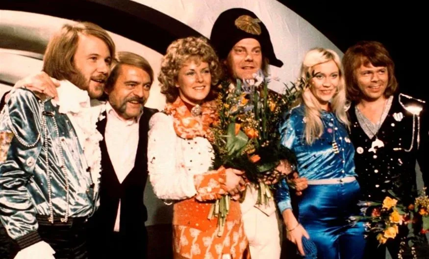 Eurovision: 10 αξέχαστα τραγούδια στην ιστορία του θεσμού – Από τους ABBA και το «Volare» μέχρι τους Lordi