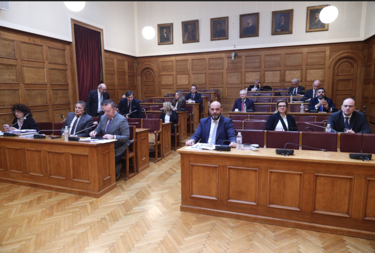 Εξεταστική για Τέμπη: Κατατέθηκαν τα πορίσματα των κομμάτων – ΝΔ: «Ανθρώπινο λάθος», ΣΥΡΙΖΑ: «Εγκληματικές παραλείψεις υπουργών»