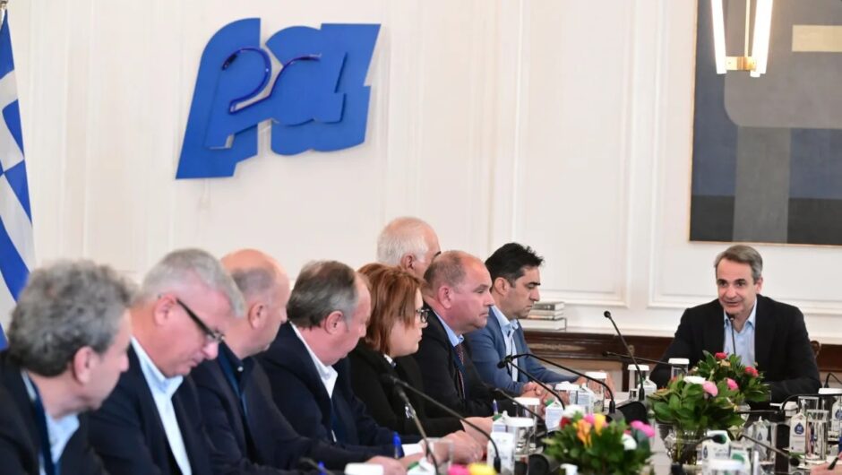 Μητσοτάκης σε αγρότες Θεσσαλίας: Προχωράμε με το χαμηλό ηλεκτρικό ρεύμα σε ορίζοντα 10ετίας (βίντεο)