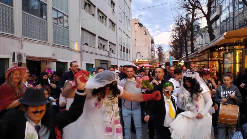 «Ξεσήκωσαν» το κέντρο της Λάρισας τα Μπουλούκια (φωτ. & βίντεο)