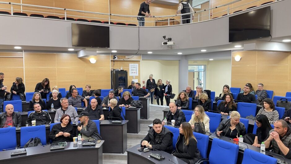 Συντονίζουν τις επόμενες κινήσεις τους οι γονείς και οι συγγενείς των θυμάτων των Τεμπών (φωτ.)