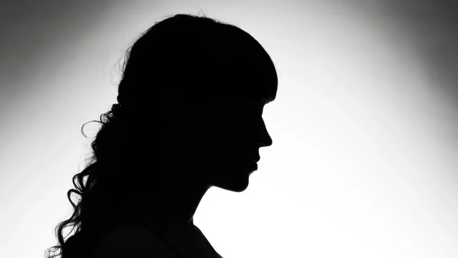 Η «ανήσυχη» αναπληρώτρια και ο υπουργός