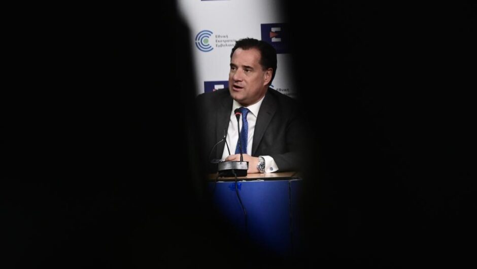 Άδωνις Γεωργιάδης / Υπουργός Υγείας επί πληρωμή – Τα άμεσα και έμμεσα χαράτσια