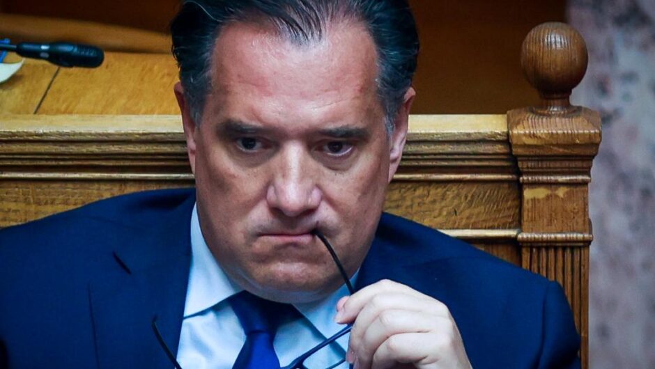 Γεωργιάδης – Τέμπη / Απαντά με fake news σε μητέρα θύματος που του είπε ότι λέει γελοιότητες