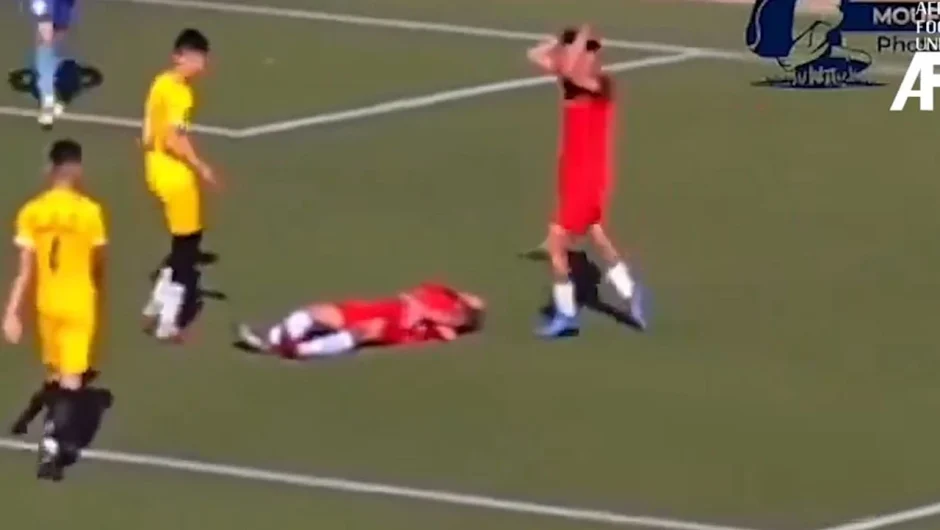 Ανείπωτη τραγωδία στην Αλγερία: Νεκρός 17χρονος πoδοσφαιριστής που χτύπησε στο κεφάλι – Δεν υπήρχε ασθενοφόρο στο γήπεδο