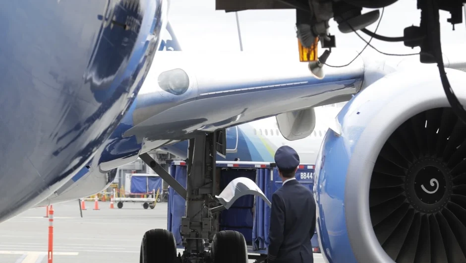 Νέο «χτύπημα» για την Boeing – Αεροπλάνο 737-800 προσγειώθηκε στο Όρεγκον και του έλειπε το εξωτερικό τμήμα της ατράκτου