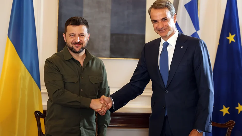 Ακόμη πιο βαθιά η εμπλοκή της Ελλάδας στον χαμένο πόλεμο της Ουκρανίας – Ο Μητσοτάκης με Ζελένσκι