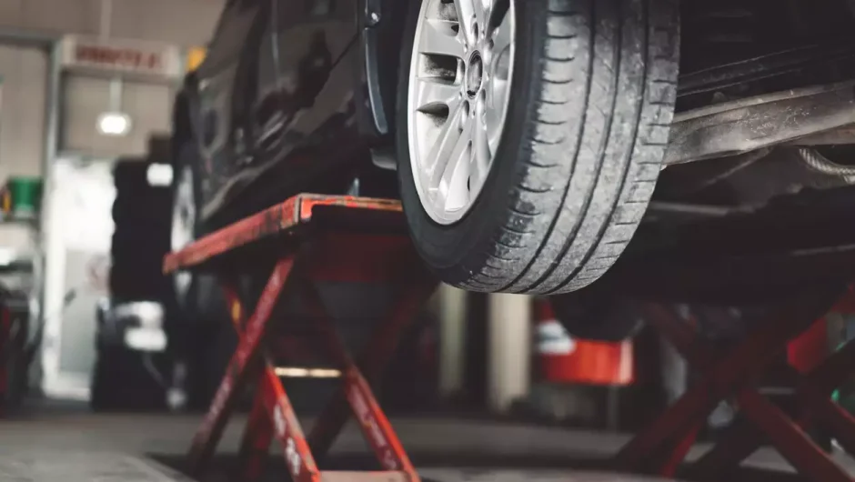 Ασφάλιση οχημάτων: Ποιες είναι οι συχνότερες απάτες που «ψάχνουν» οι ασφαλιστικές