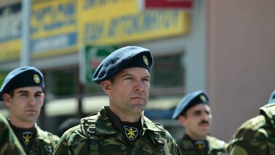 Ο Στέφανος Κασσελάκης παρήλασε στη Θήβα για την εθνική επέτειο (Video – Photos)