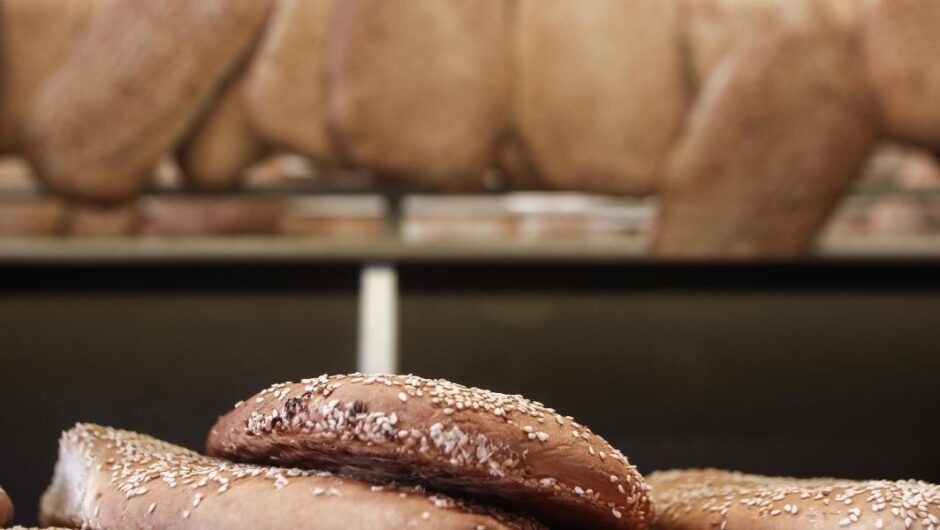 Ακρίβεια στα τρόφιμα / Ως 22,2% ακριβότερη από τις εξαγγελίες Σκρέκα η λαγάνα